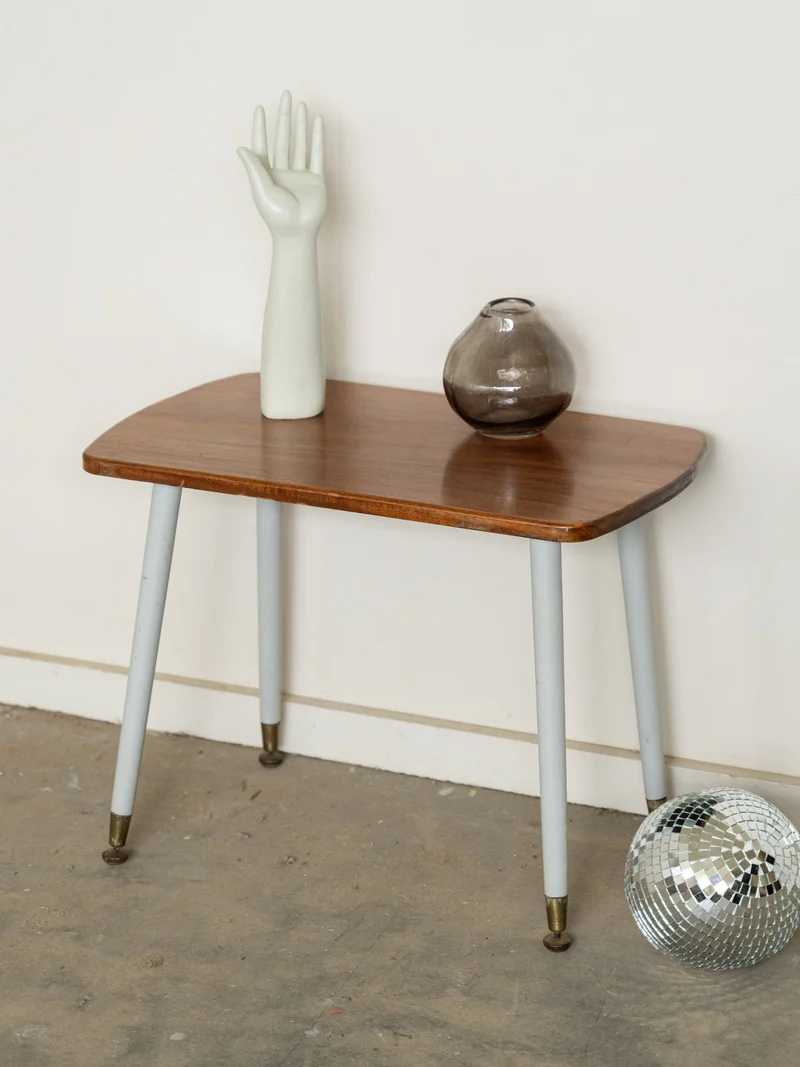 Hanna, la petite table d'appoint années 60 N°1577