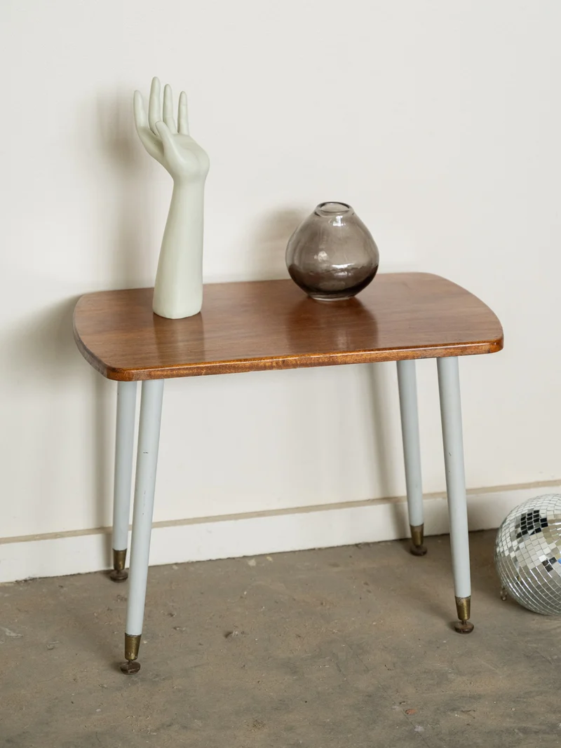 Hanna, la petite table d'appoint années 60 N°1577