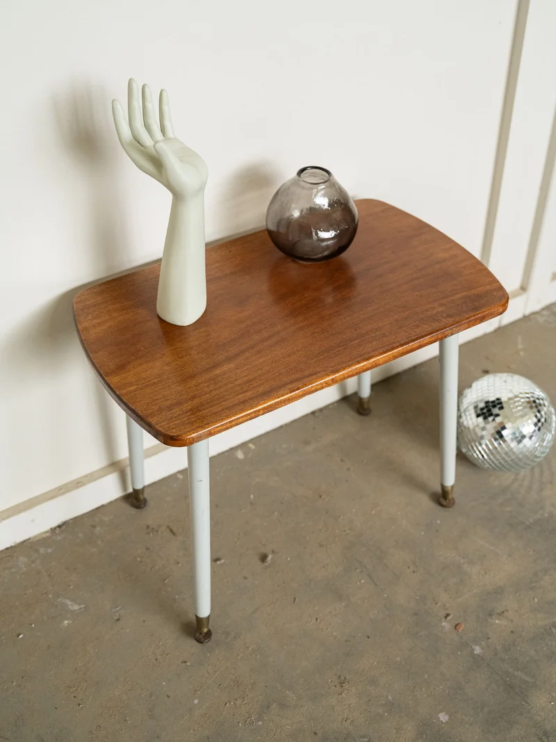 Hanna, la petite table d'appoint années 60 N°1577