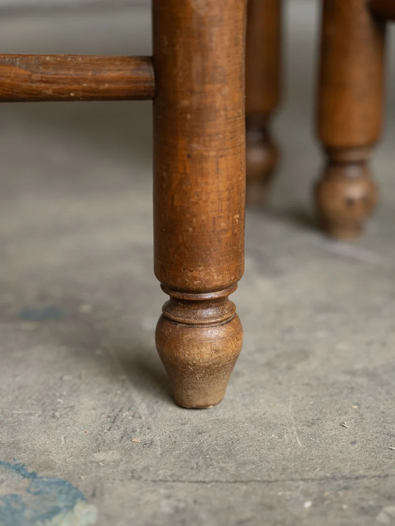 Regis, la paire de petits tabourets N°1572