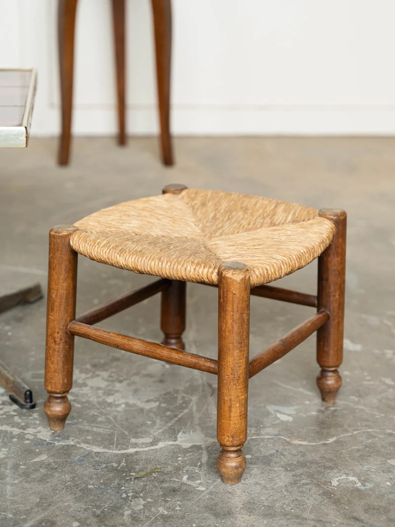 Regis, la paire de petits tabourets N°1572