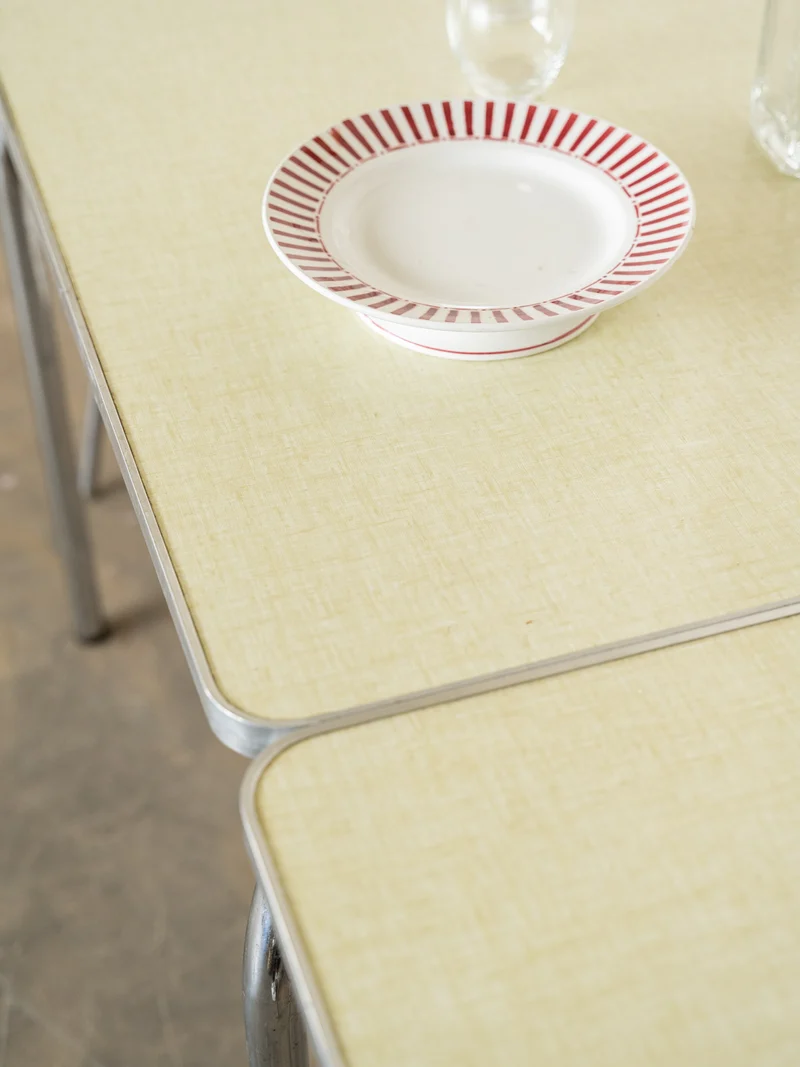 Karla, la table à manger en formica N°1280