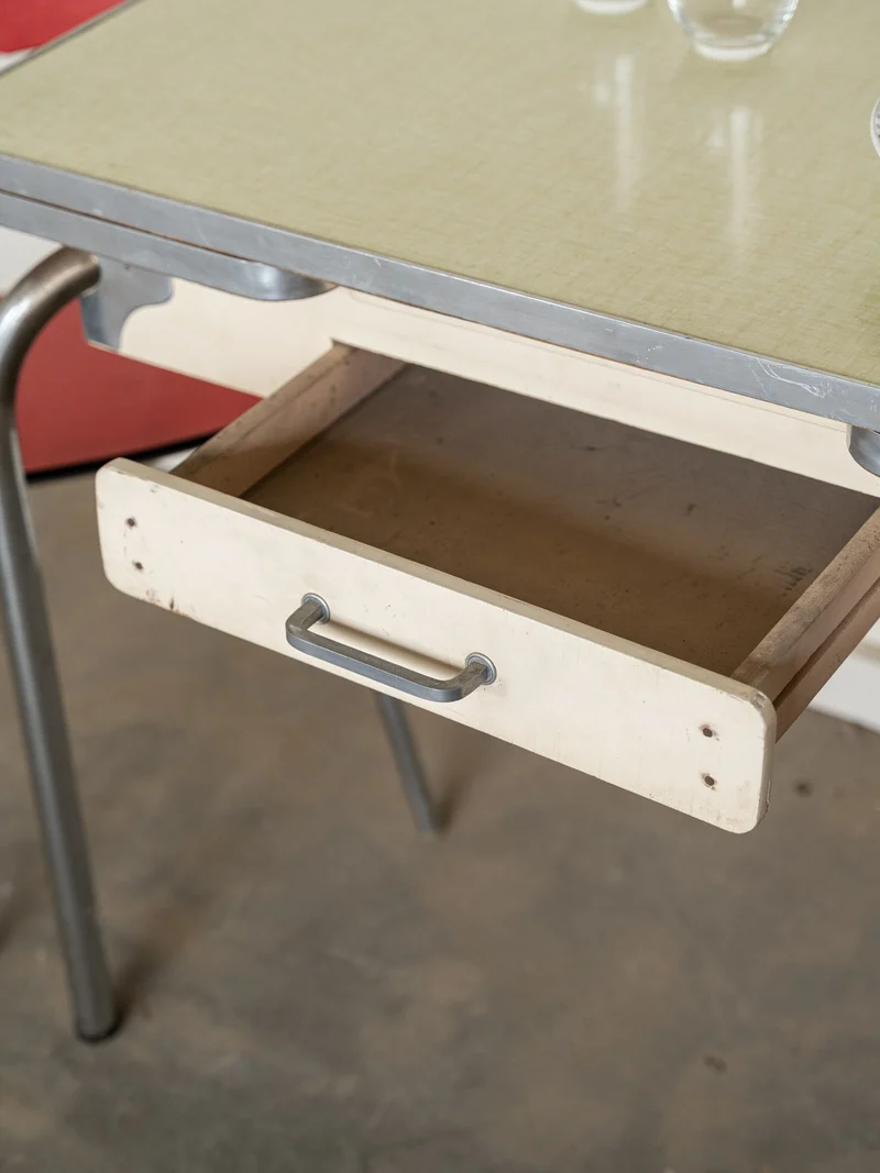 Karla, la table à manger en formica N°1280