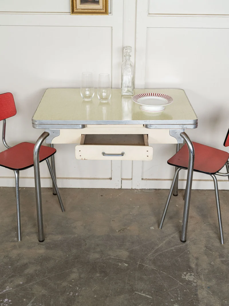 Karla, la table à manger en formica N°1280