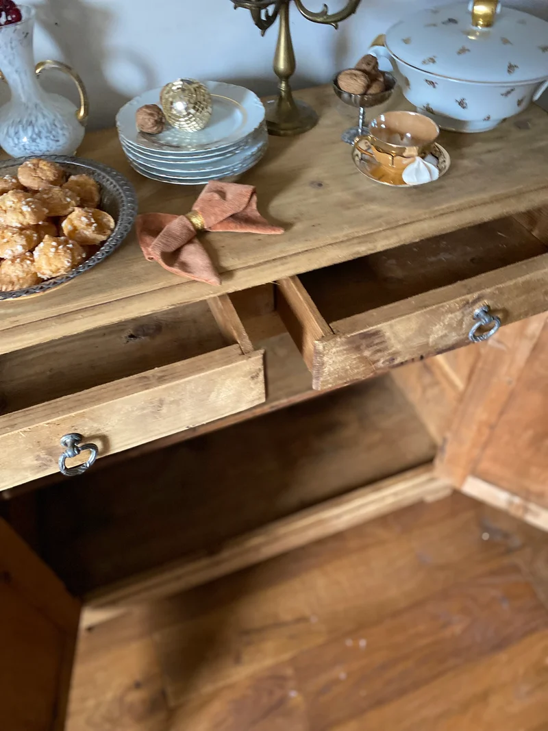 Buffet parisien en bois ancien