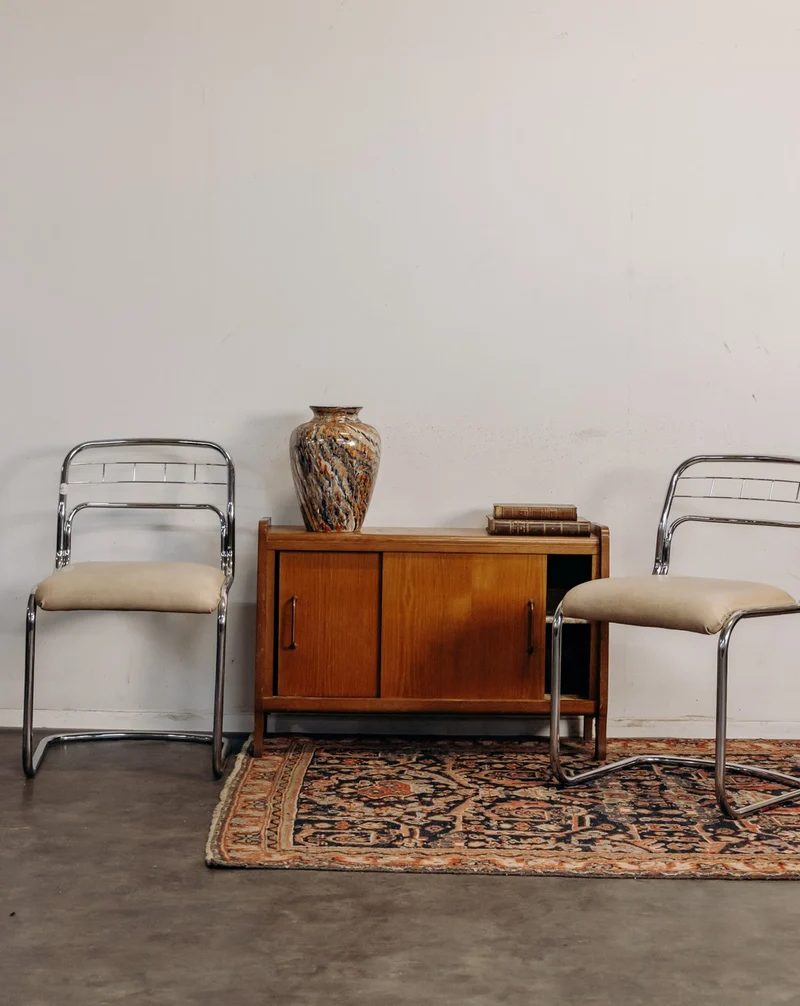 Alma, la paire de chaises à structure chromée N°1989