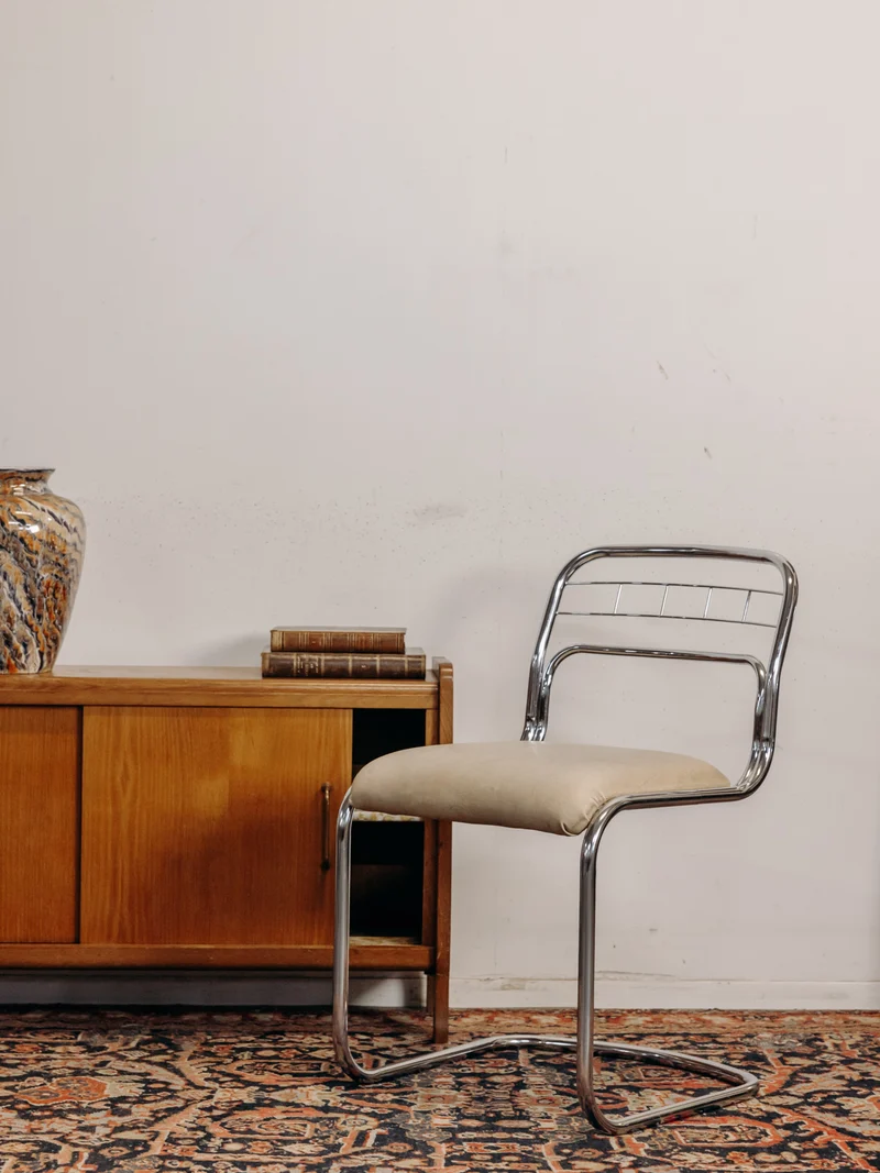 Alma, la paire de chaises à structure chromée N°1989