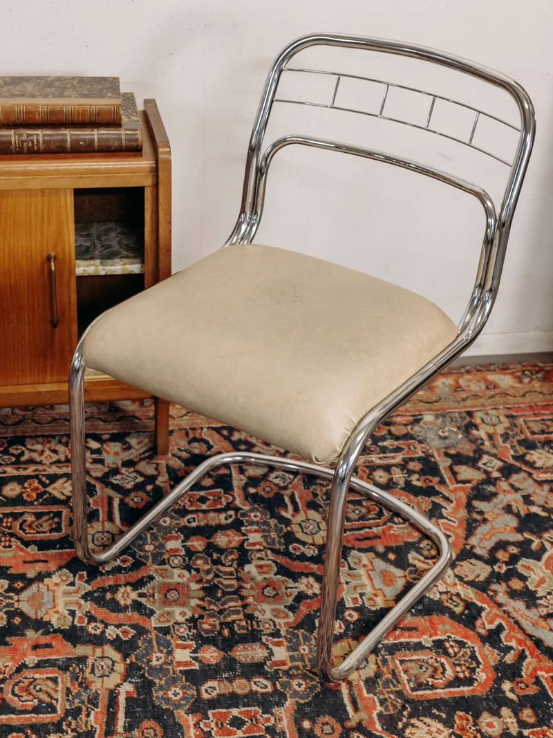 Alma, la paire de chaises à structure chromée N°1989