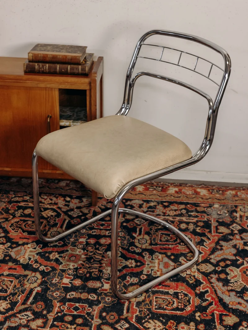 Alma, la paire de chaises à structure chromée N°1989