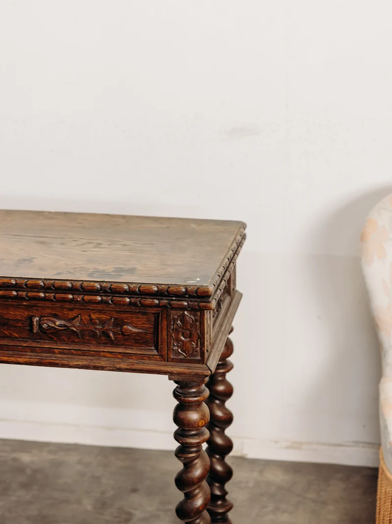 Billie, la table de jeux style Louis XIII en chêne N°16