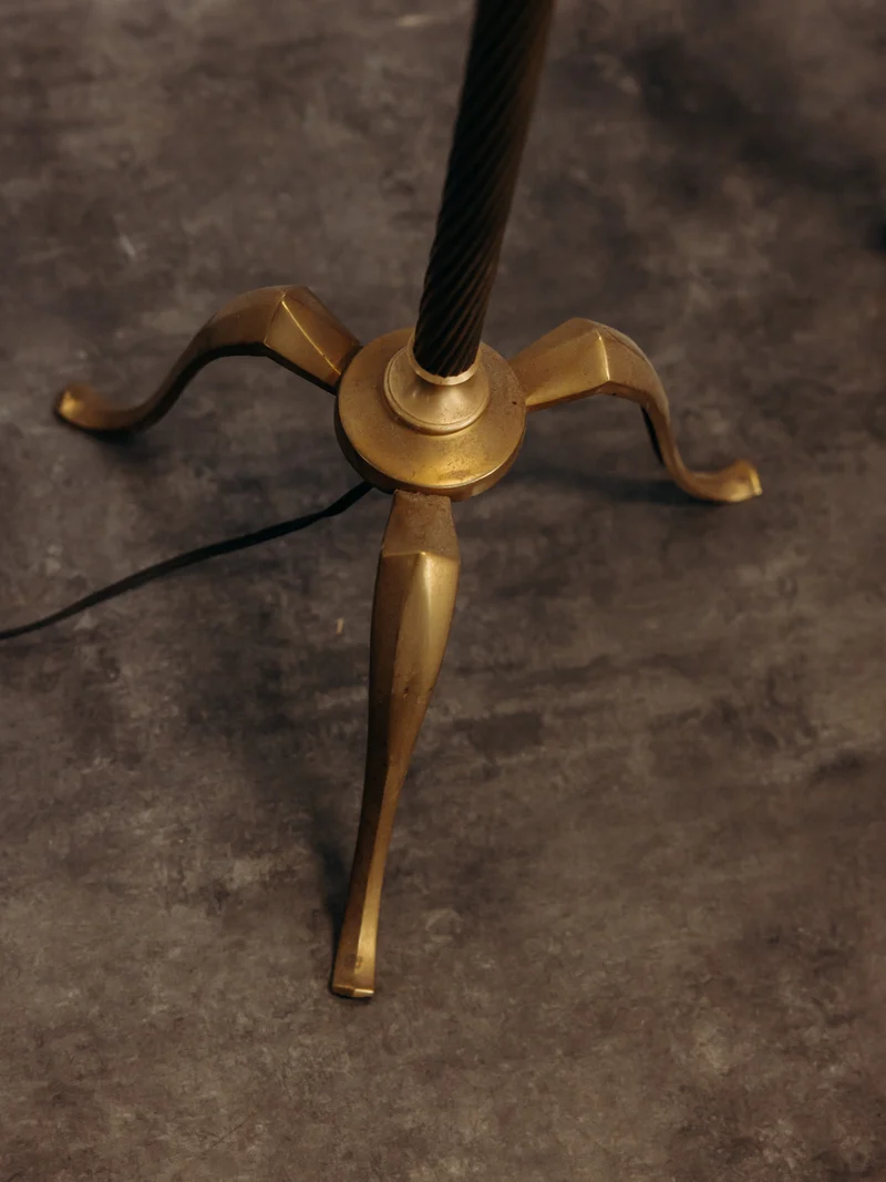 Julien, le lampadaire en laiton et son abat-jour en tambour N°403