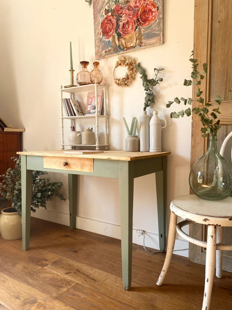 Bureau d’écolier en bois ancien rénové