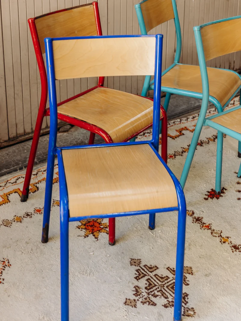 Alma, la chaise d'écolier à la structure bleu électrique N°1957