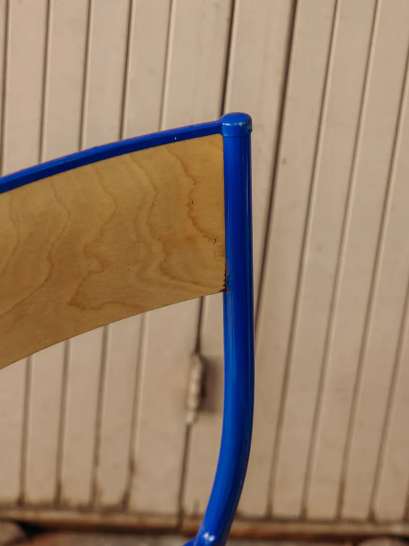 Alma, la chaise d'écolier à la structure bleu électrique N°1957