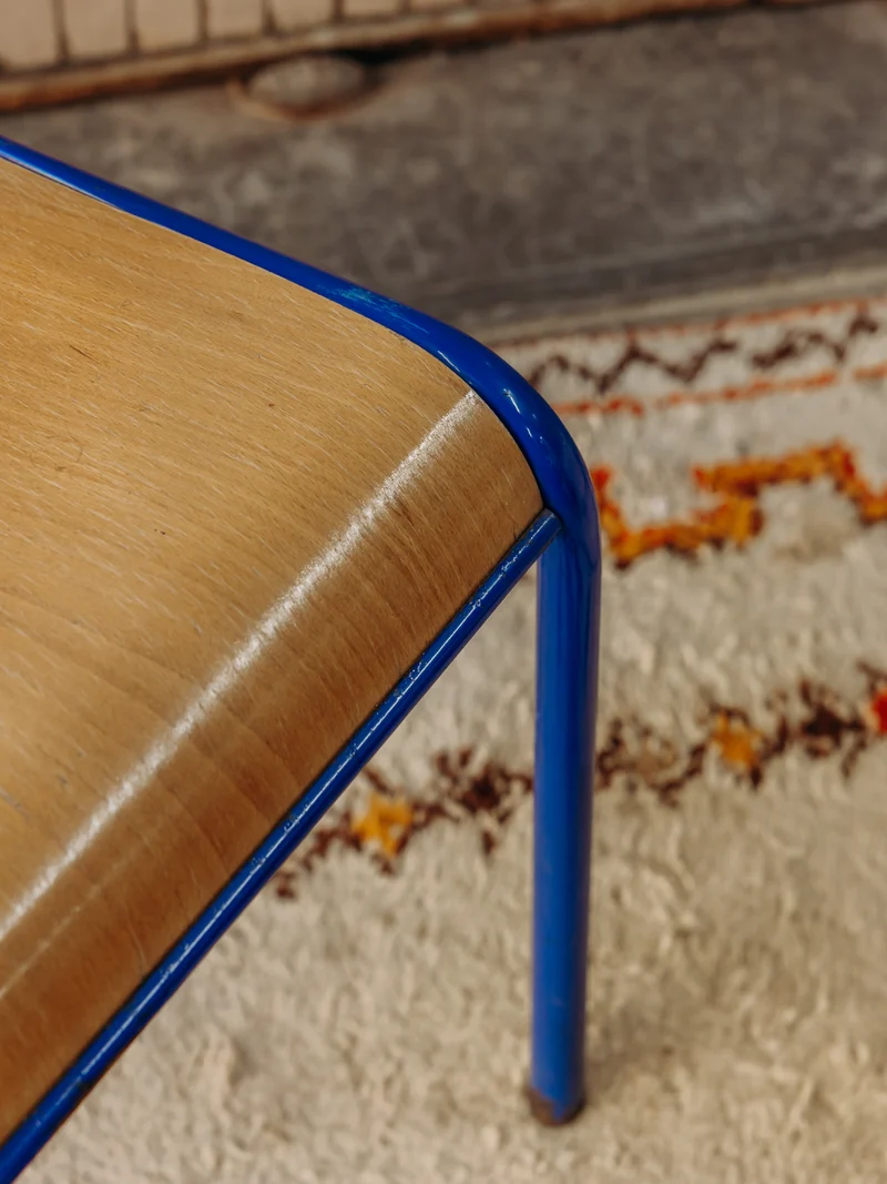 Alma, la chaise d'écolier à la structure bleu électrique N°1957