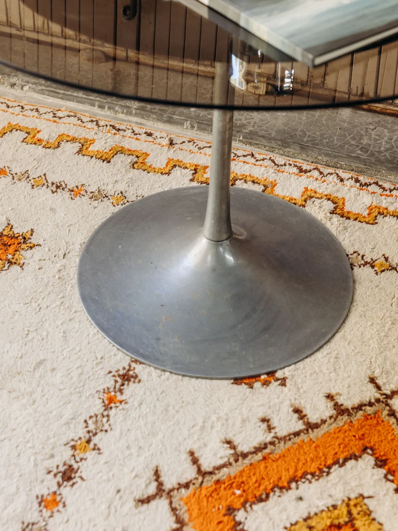 Karla, la table à manger en verre fumé et pieds en acier N°1273