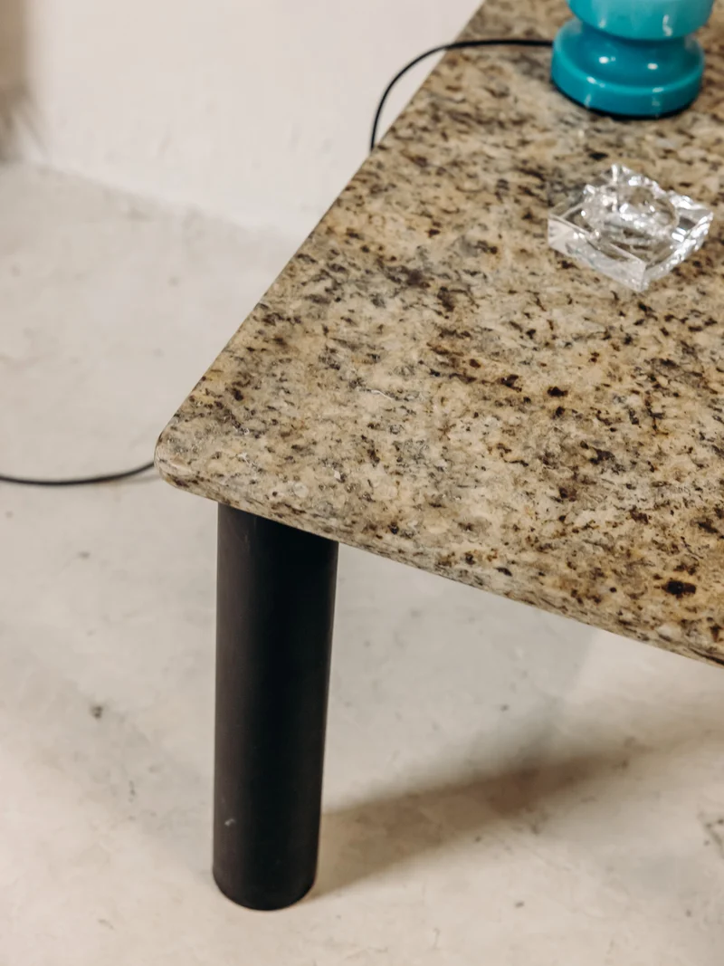 Marie-Pierre, la table basse en granite et métal N°95