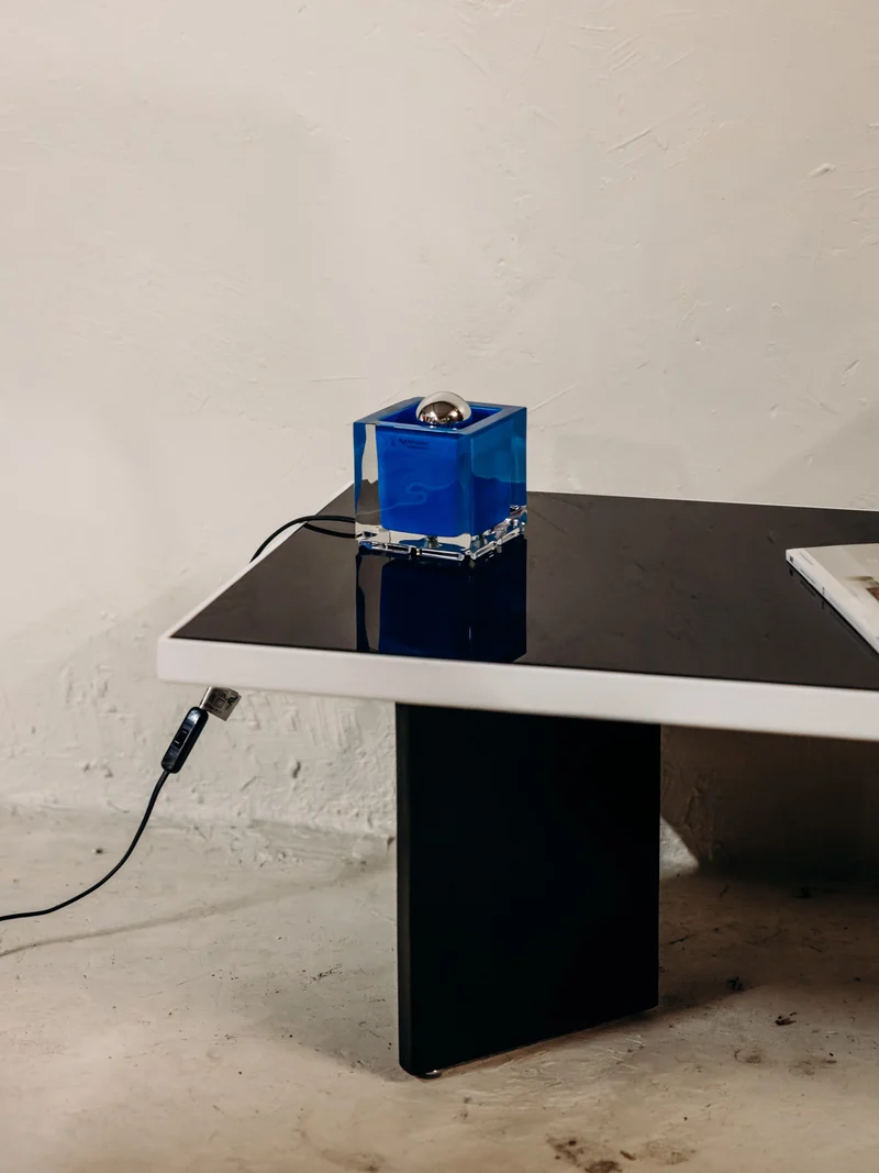 Donna, la table basse au verre fumé noir N°1568