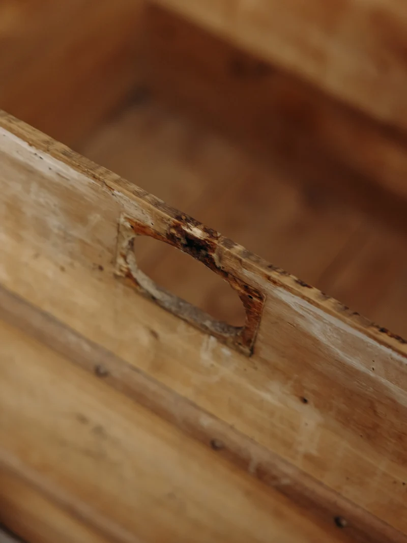 Lucienne, la malle de voyage ancienne en bois clair N°209