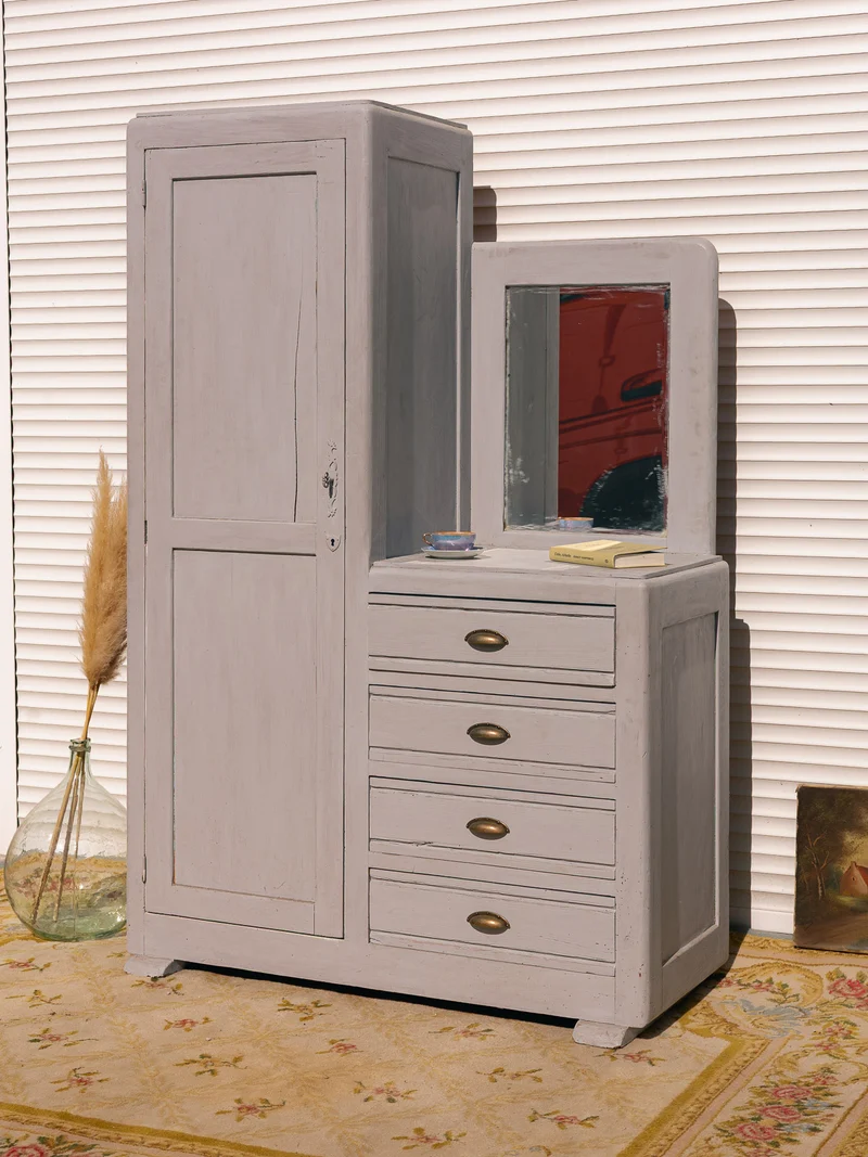 Blandine, l'armoire asymétrique en bois bleu gris N°489