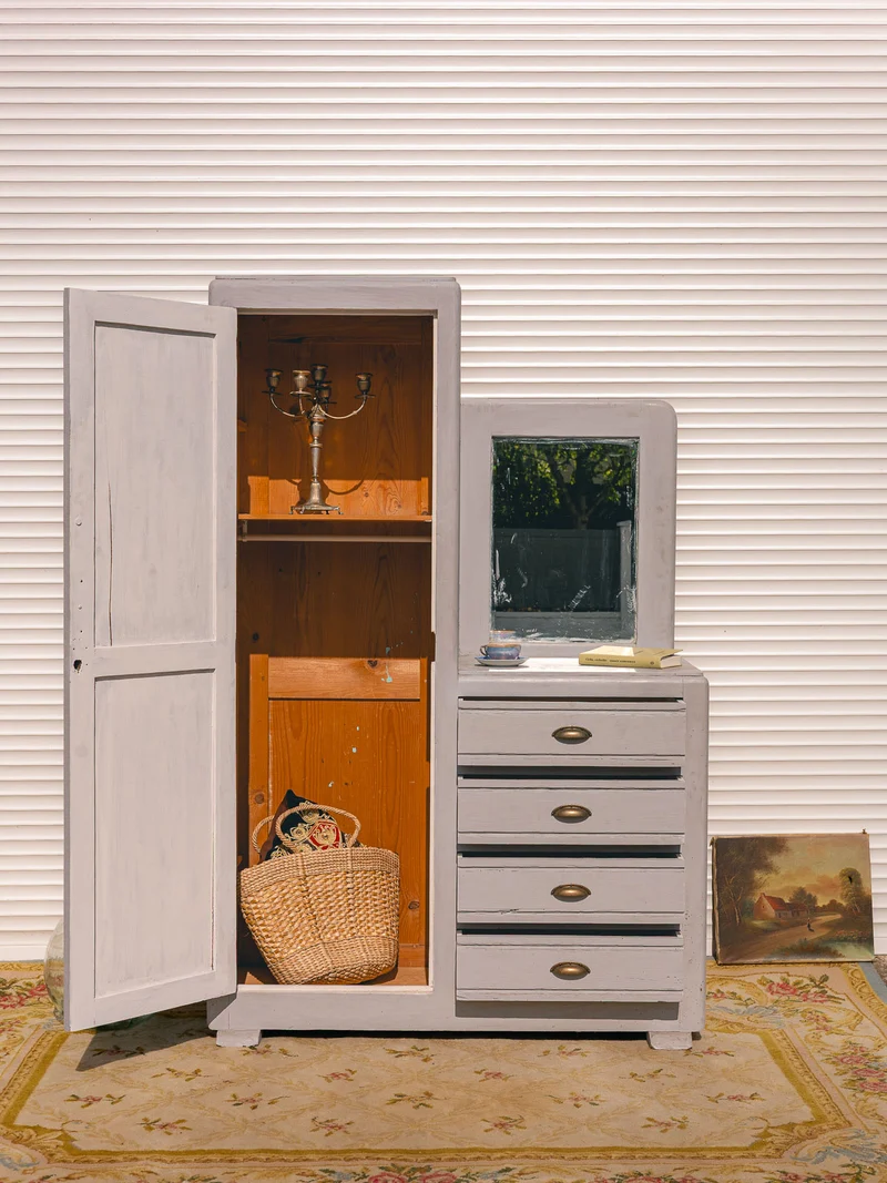 Blandine, l'armoire asymétrique en bois bleu gris N°489