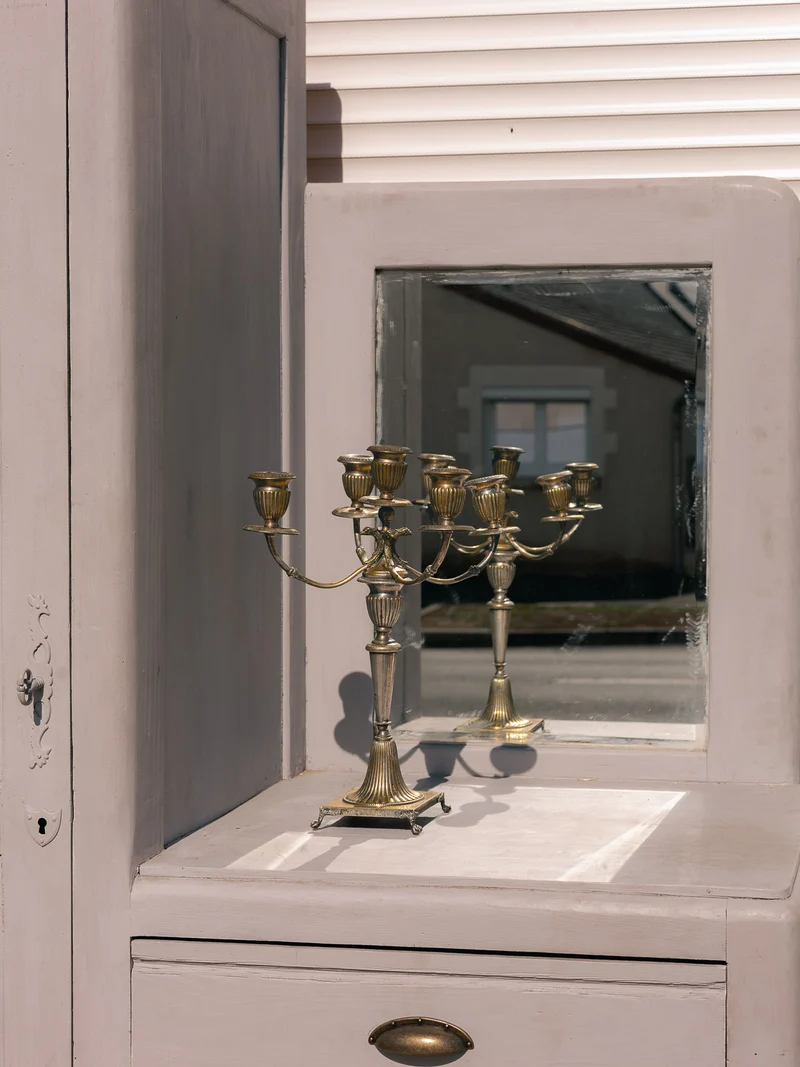 Blandine, l'armoire asymétrique en bois bleu gris N°489