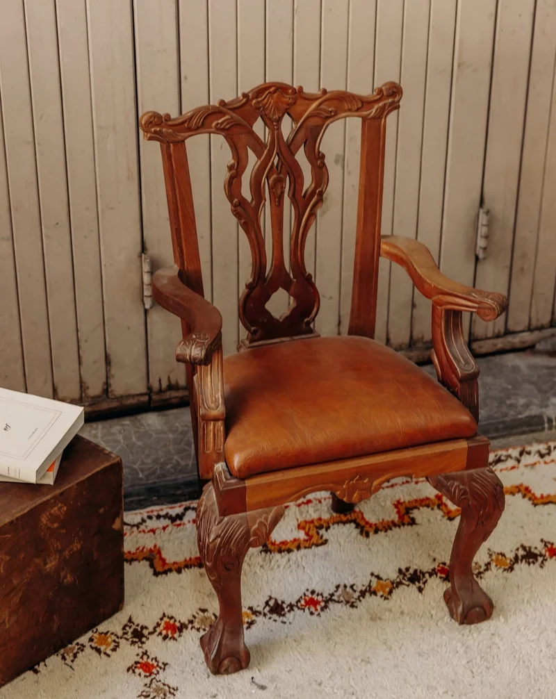 Marcus, le fauteuil pour enfant vintage au bois sculpté N°348