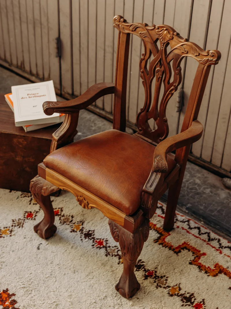 Marcus, le fauteuil pour enfant vintage au bois sculpté N°348
