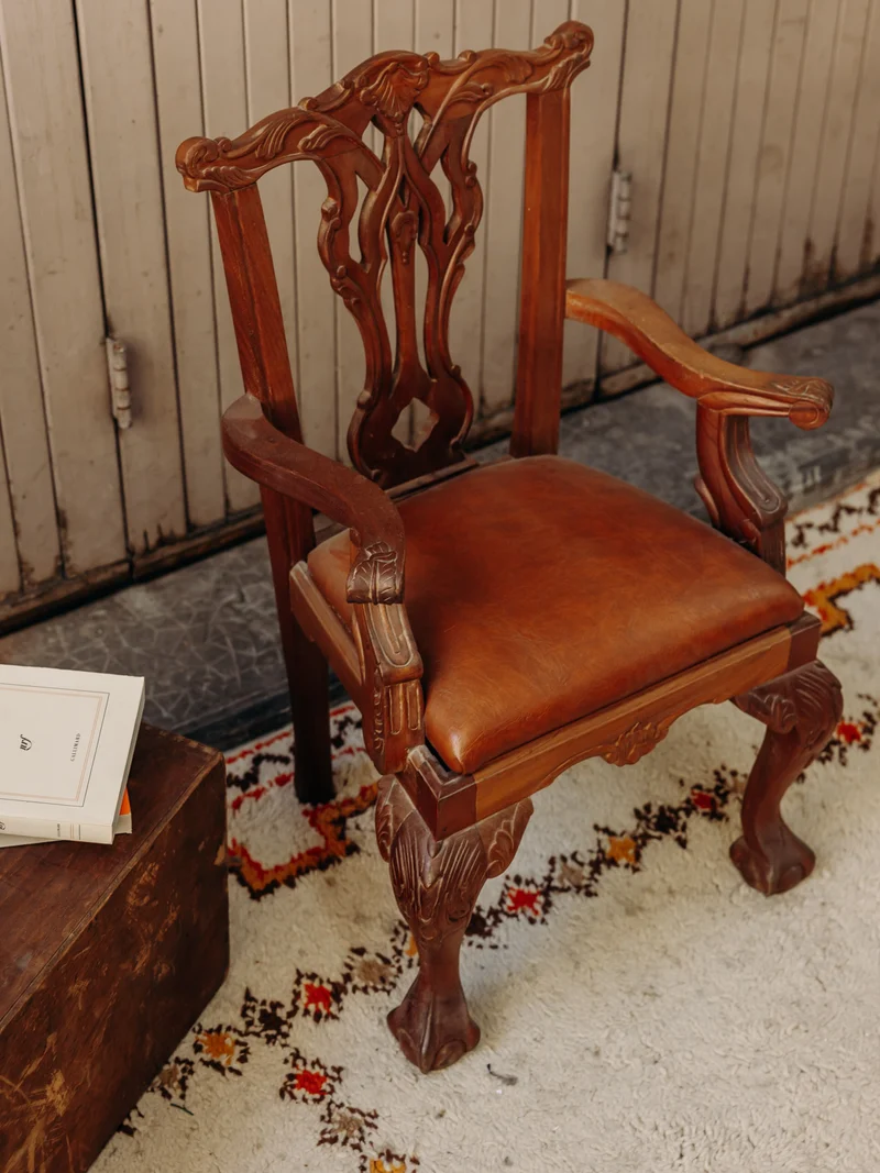 Marcus, le fauteuil pour enfant vintage au bois sculpté N°348