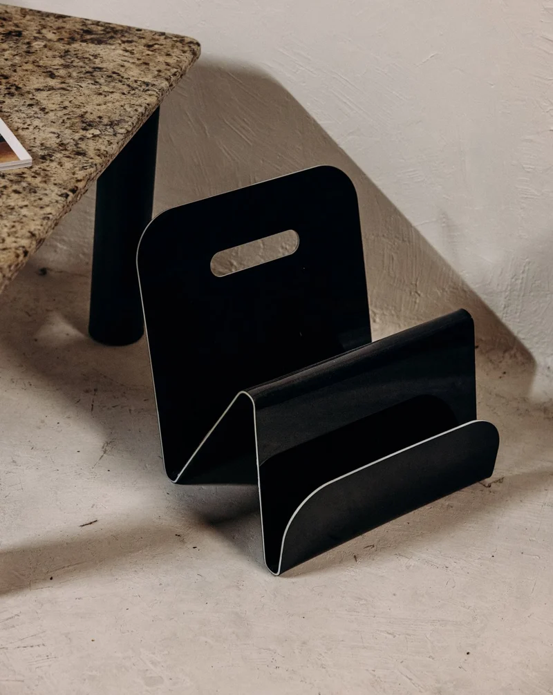 Marius, le porte-revues en placage noir N°285
