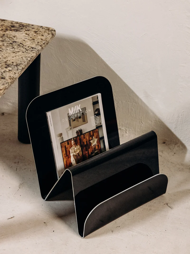 Marius, le porte-revues en placage noir N°285