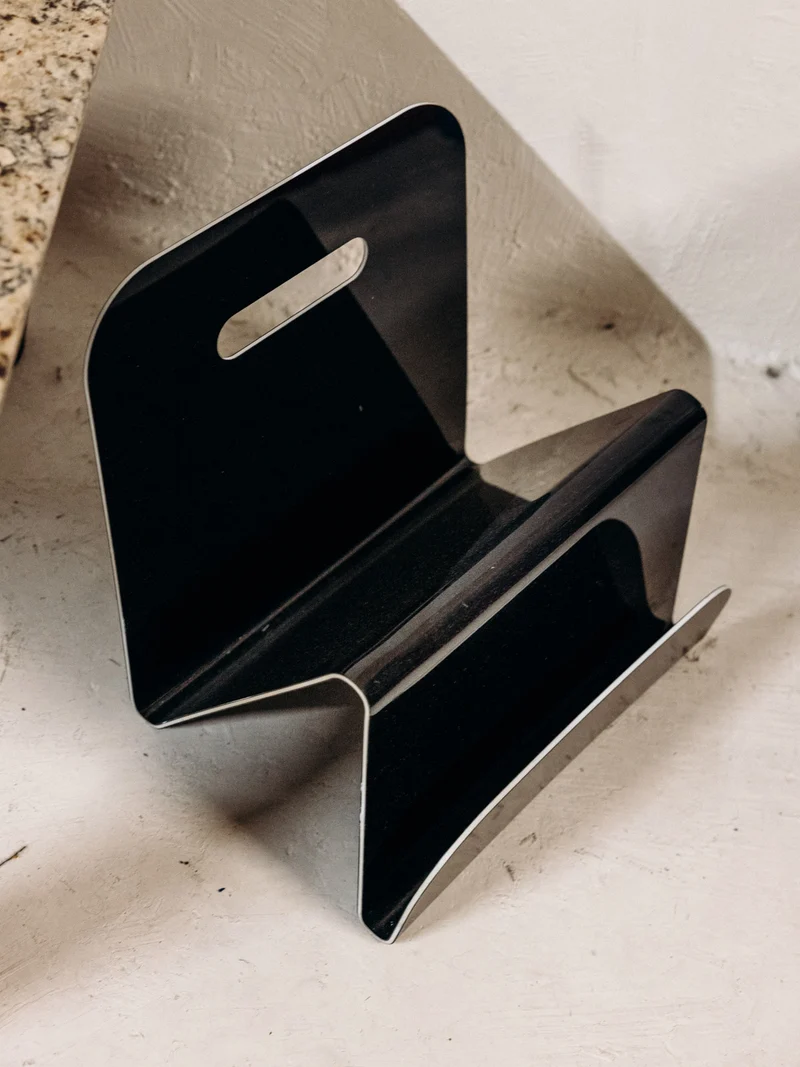 Marius, le porte-revues en placage noir N°285