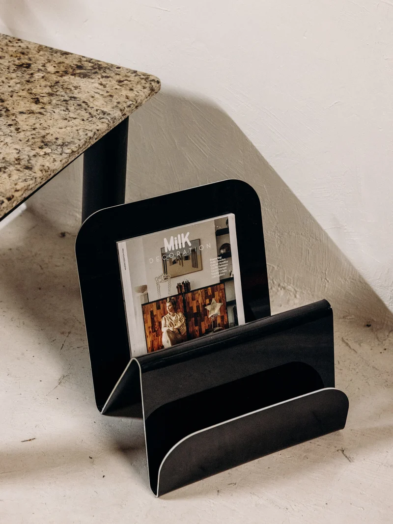 Marius, le porte-revues en placage noir N°285