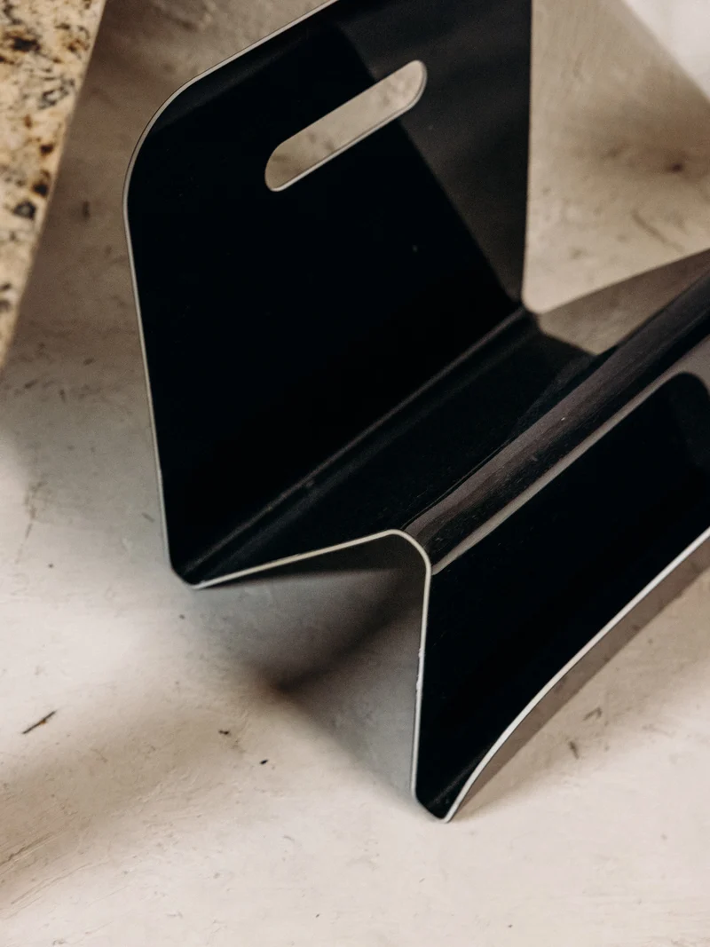 Marius, le porte-revues en placage noir N°285