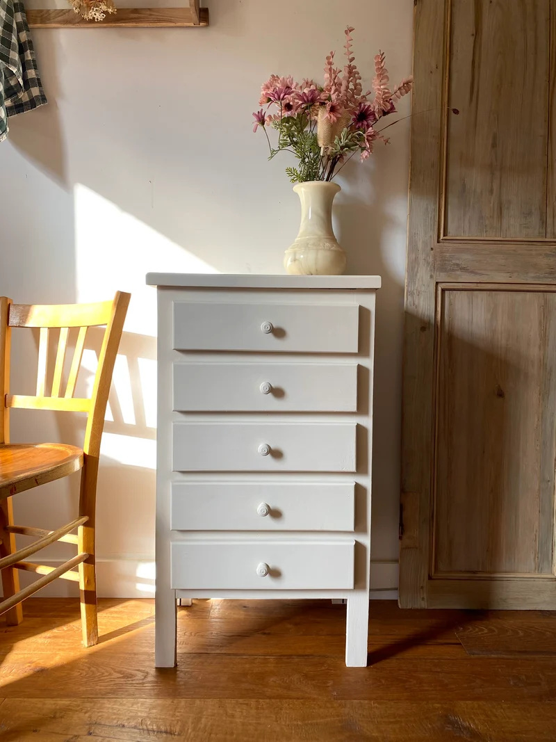 Chiffonnier 5 tiroirs en bois ancien repeint