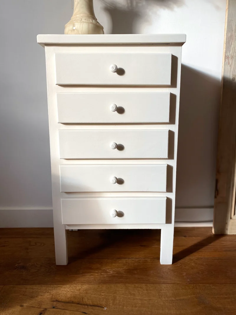 Chiffonnier 5 tiroirs en bois ancien repeint