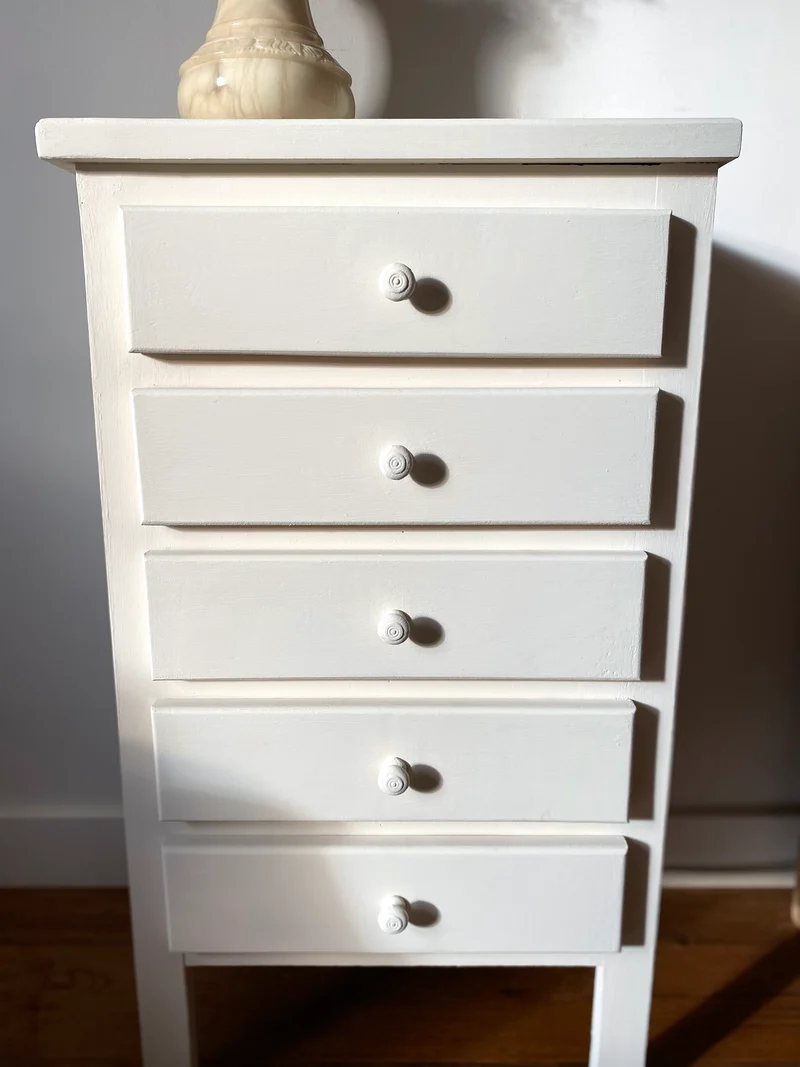 Chiffonnier 5 tiroirs en bois ancien repeint