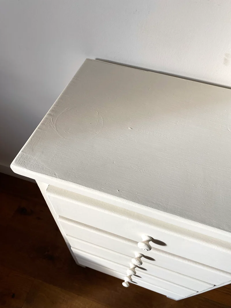 Chiffonnier 5 tiroirs en bois ancien repeint