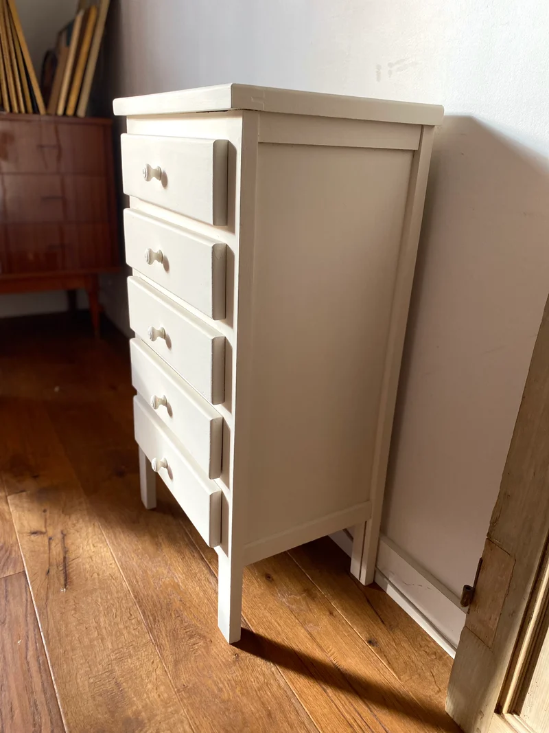 Chiffonnier 5 tiroirs en bois ancien repeint