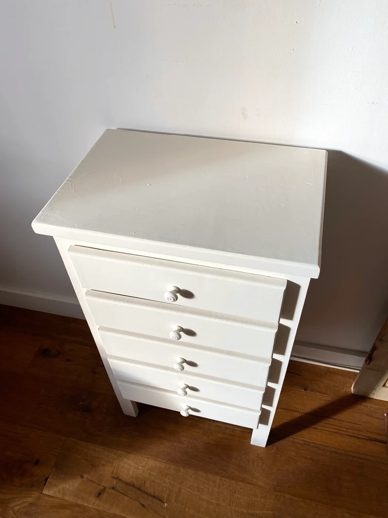 Chiffonnier 5 tiroirs en bois ancien repeint