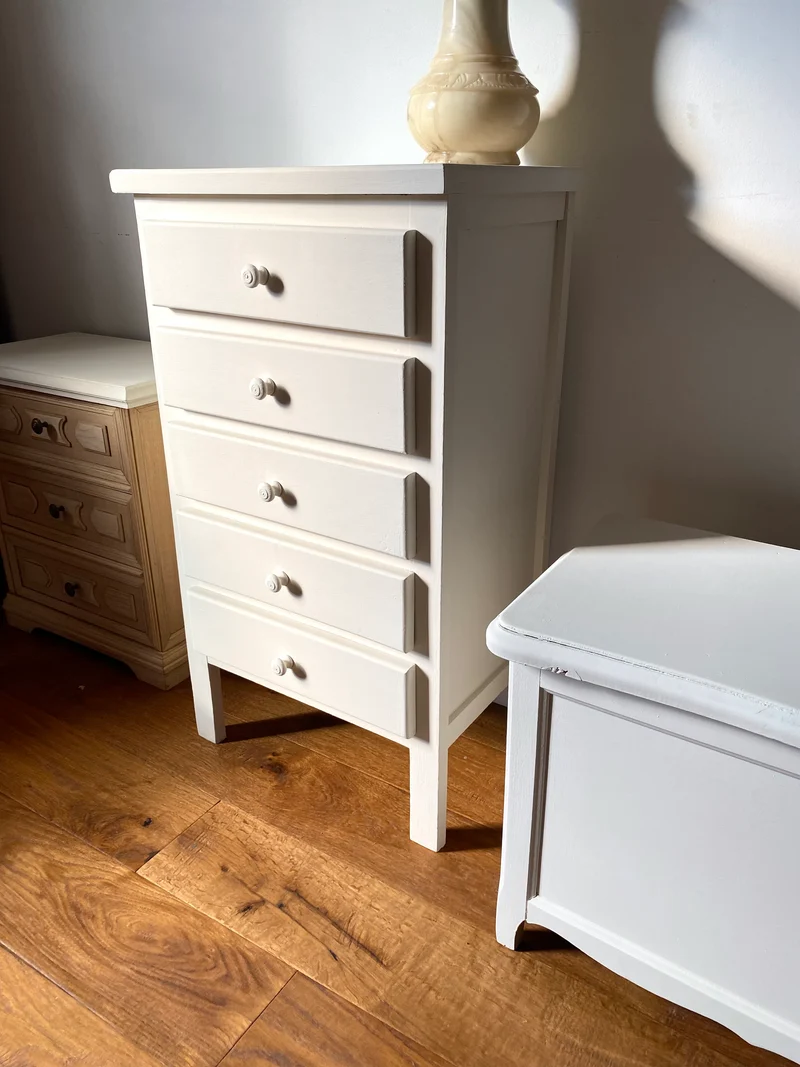 Chiffonnier 5 tiroirs en bois ancien repeint