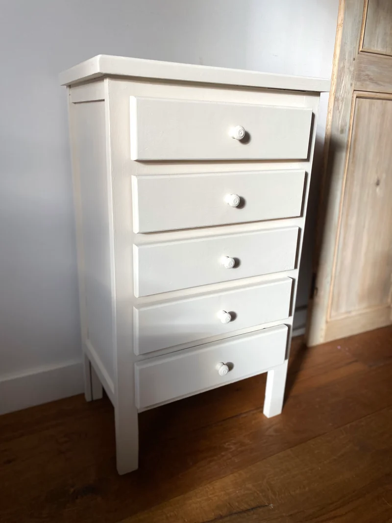 Chiffonnier 5 tiroirs en bois ancien repeint