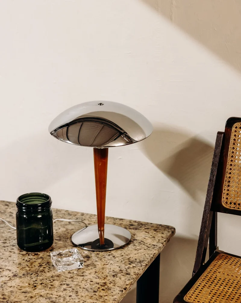 Julia, la lampe au style mid-century en inox et bois N°1058