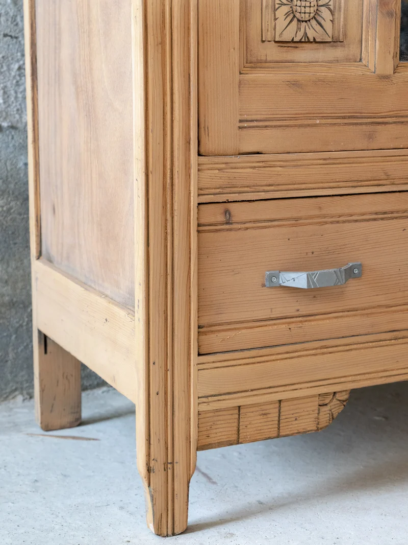 Blandine, l'armoire Art Nouveau en bois avec miroir N°517