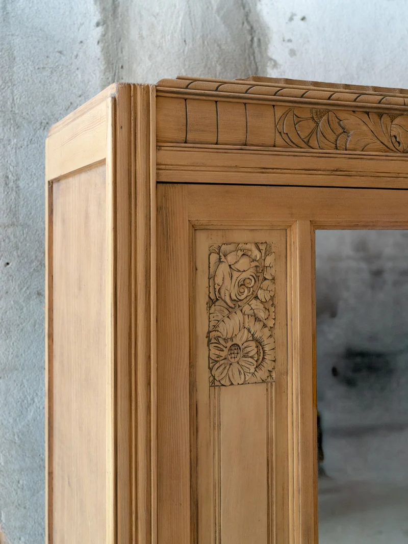 Blandine, l'armoire Art Nouveau en bois avec miroir N°517