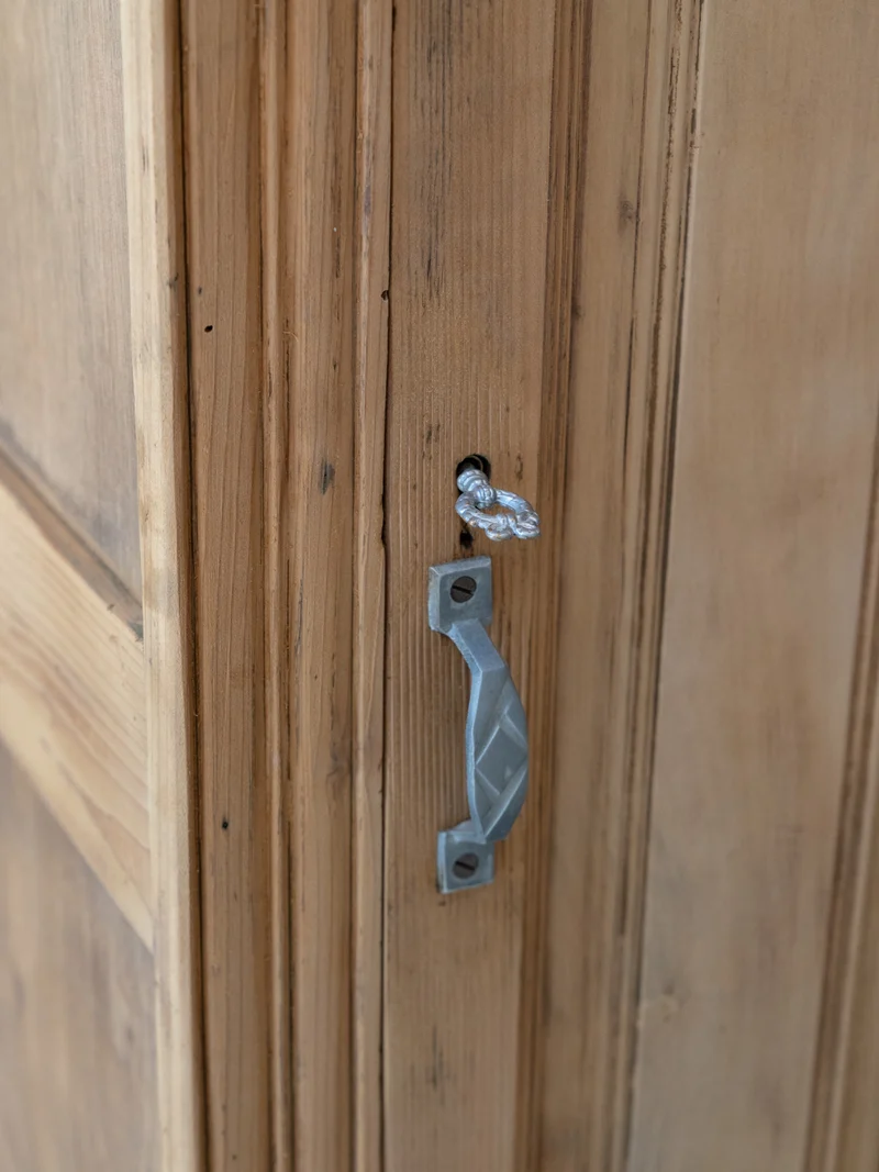 Blandine, l'armoire Art Nouveau en bois avec miroir N°517