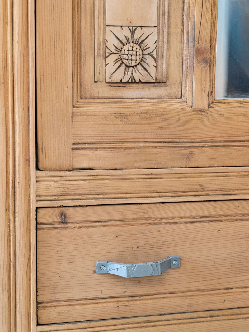 Blandine, l'armoire Art Nouveau en bois avec miroir N°517