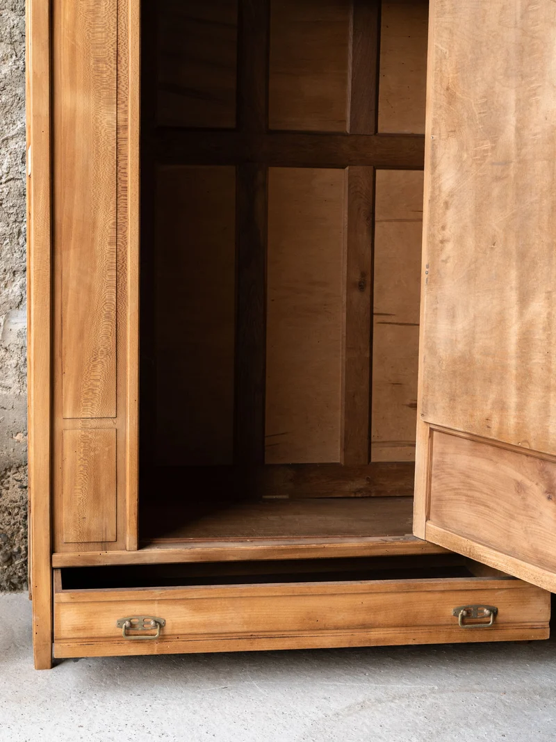 Blandine, l'armoire en pin massif avec miroir N°515