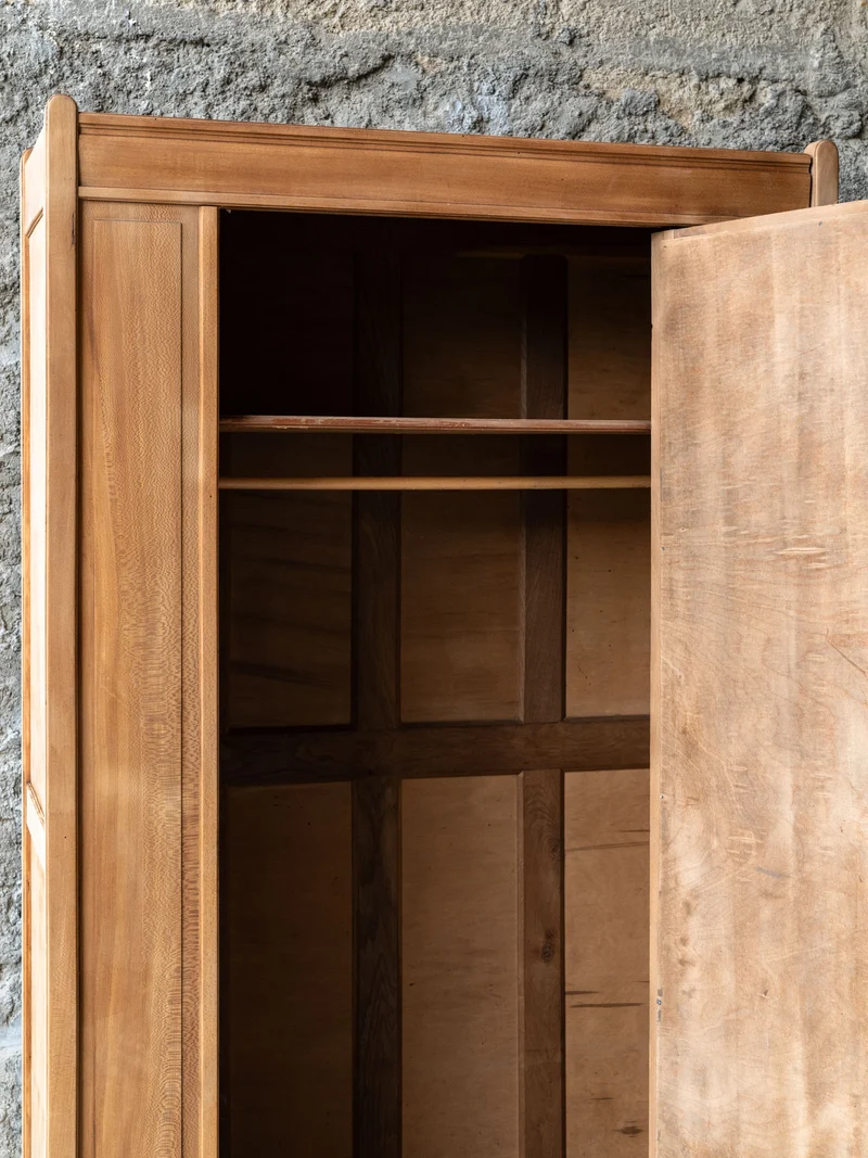 Blandine, l'armoire en pin massif avec miroir N°515
