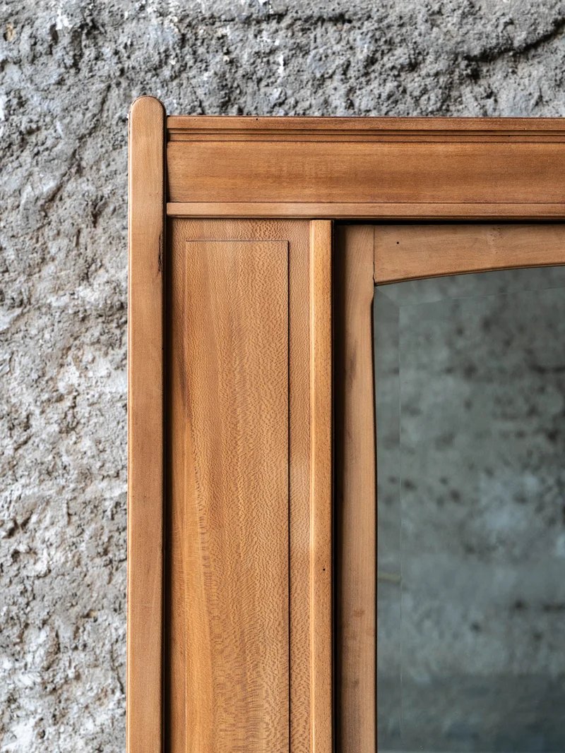 Blandine, l'armoire en pin massif avec miroir N°515